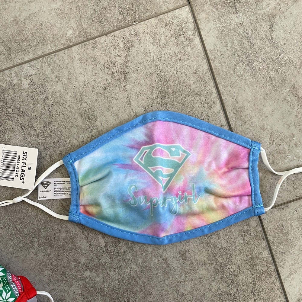 NWT Six Flags youth Supergirl face mask